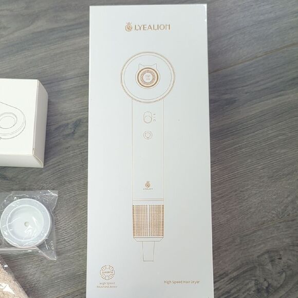 Lyealion Hair Dryer For All Hair Styles - Picture 6 of 7